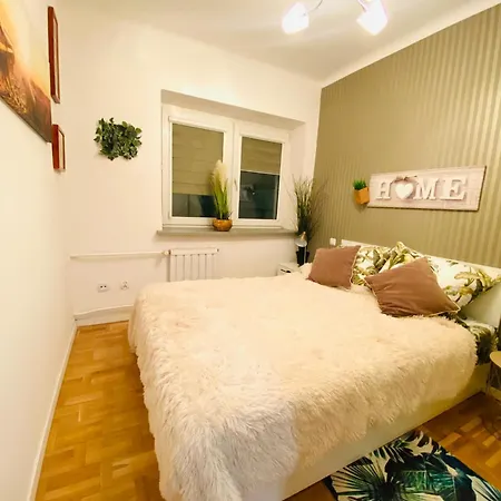 Dzielna 7