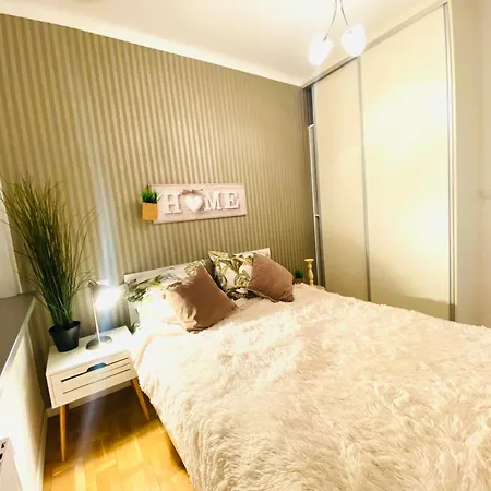 Apartman Dzielna 7 *